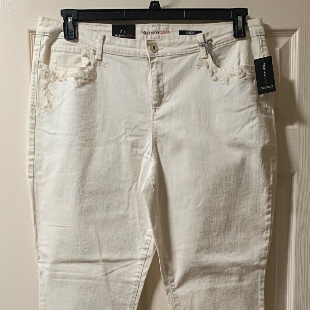 STYLE‎ &CO CREAM COLOR JEANS WITH EMBROIDERED POCKET, sz18 - Picture 7 of 7